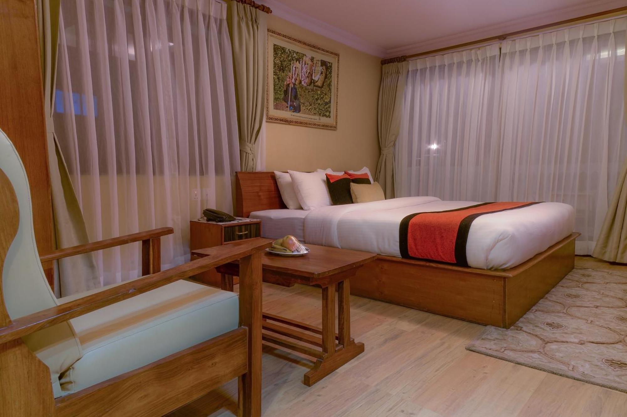 Hotel Raniban Arcade Pokhara Bagian luar foto