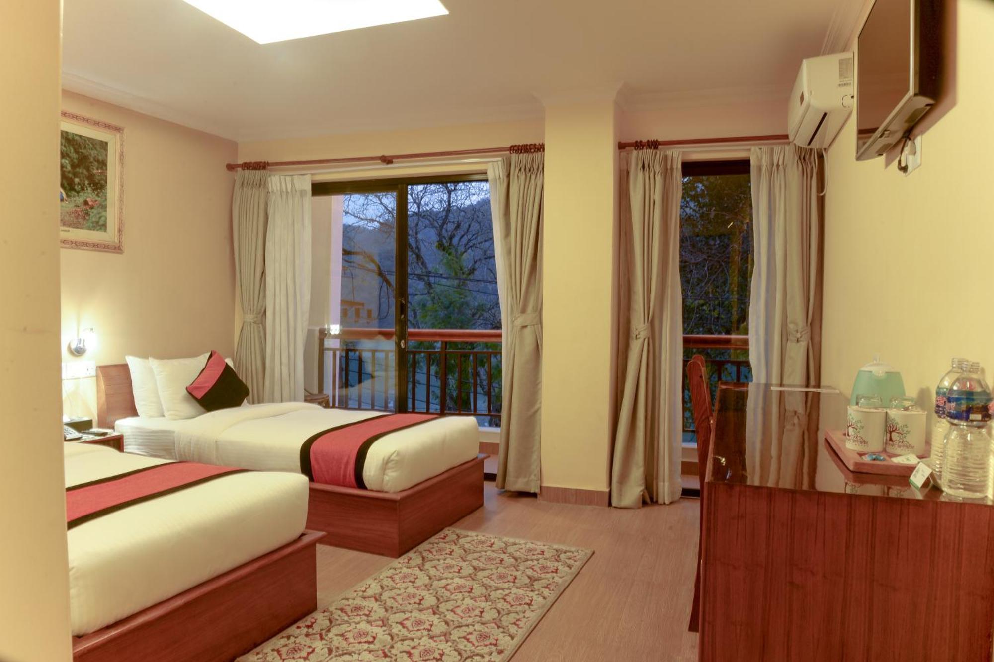 Hotel Raniban Arcade Pokhara Bagian luar foto