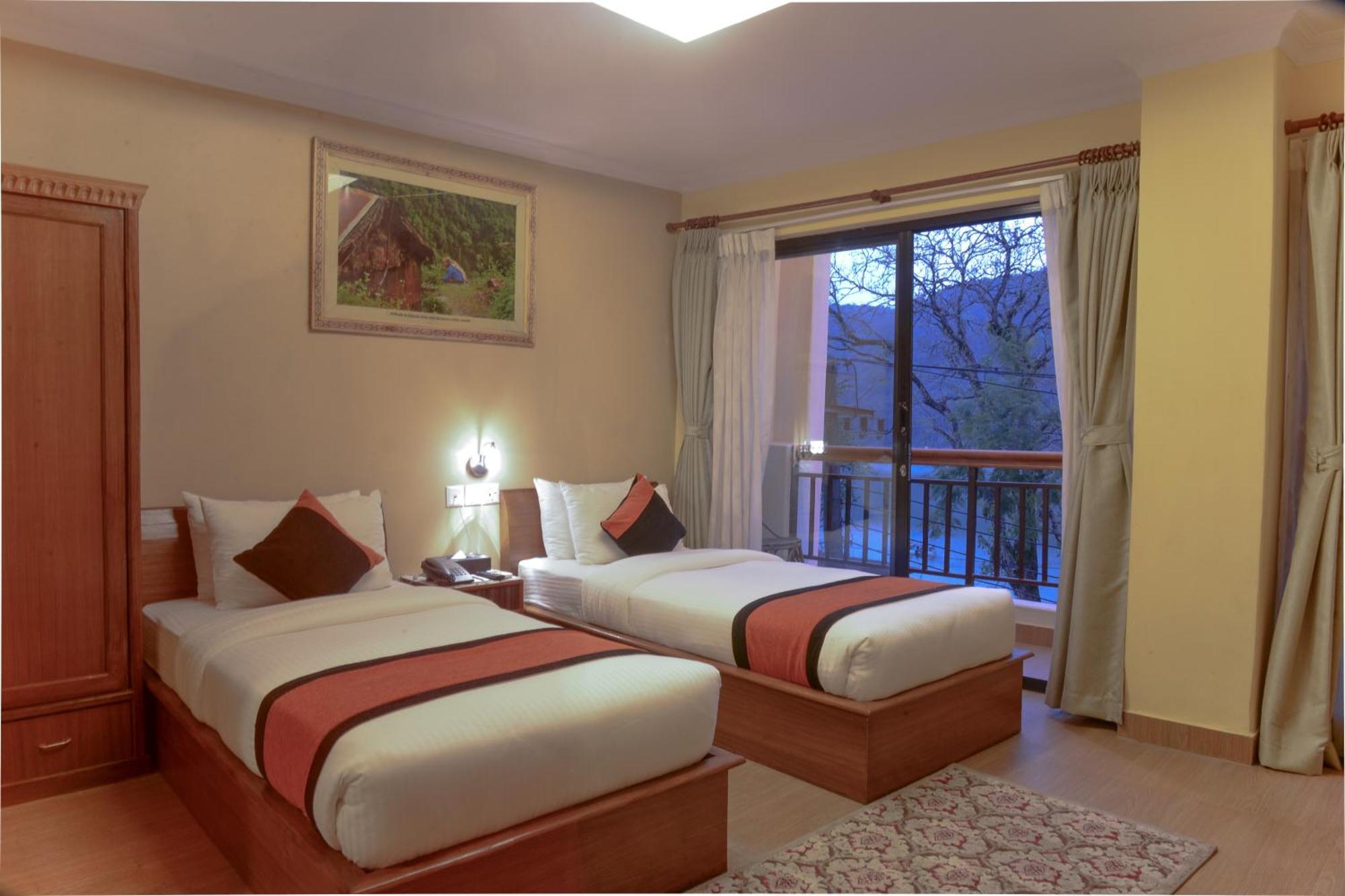 Hotel Raniban Arcade Pokhara Bagian luar foto
