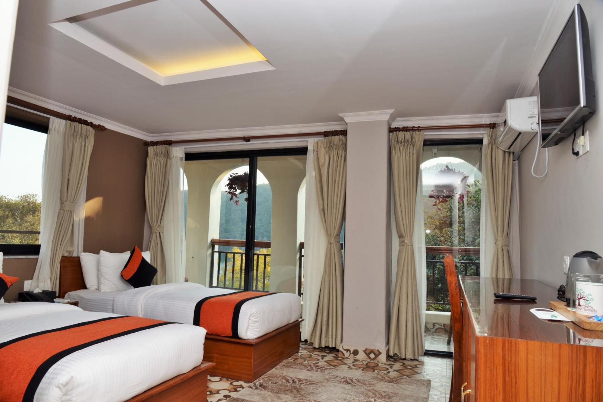 Hotel Raniban Arcade Pokhara Bagian luar foto