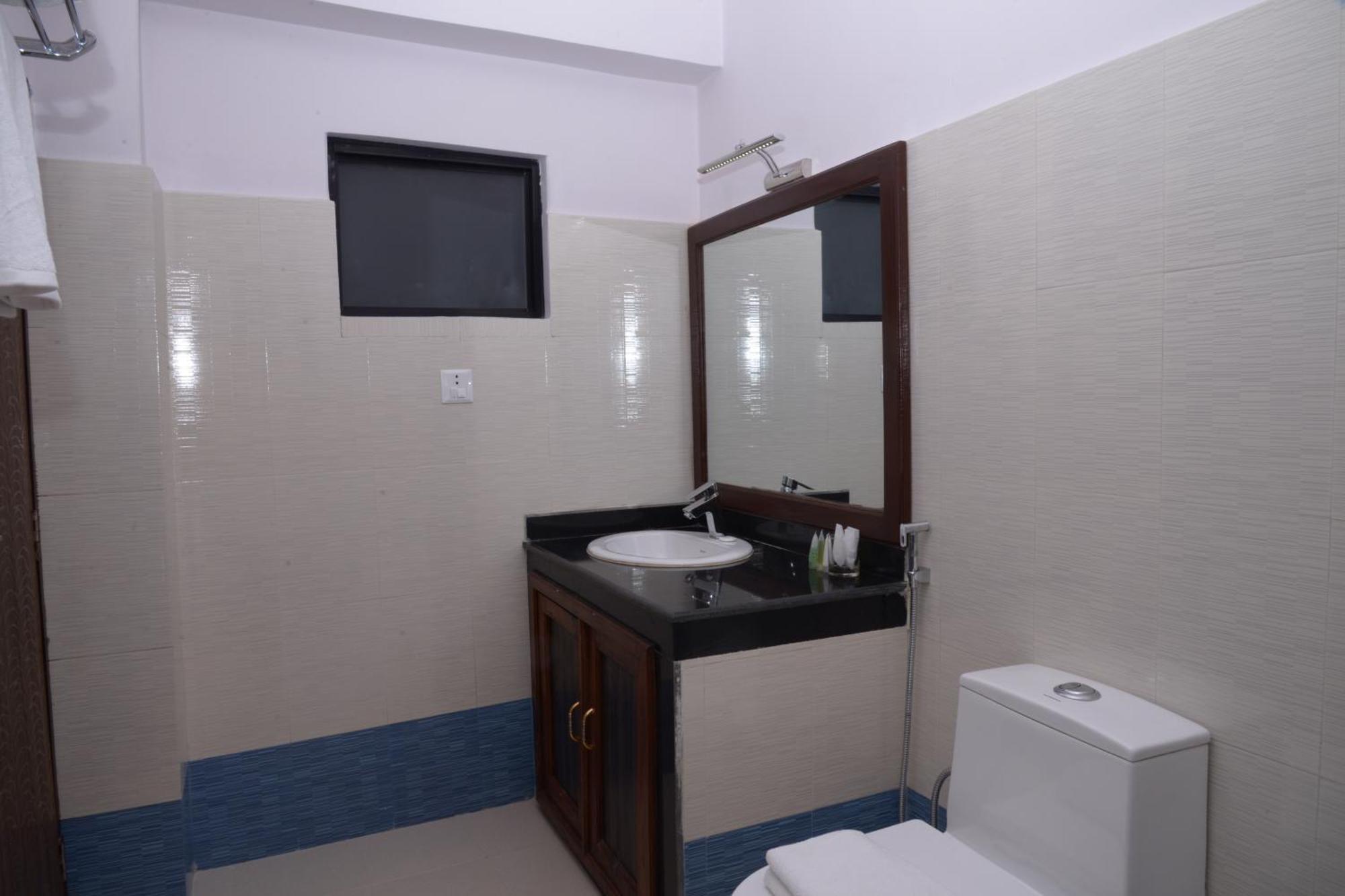 Hotel Raniban Arcade Pokhara Bagian luar foto