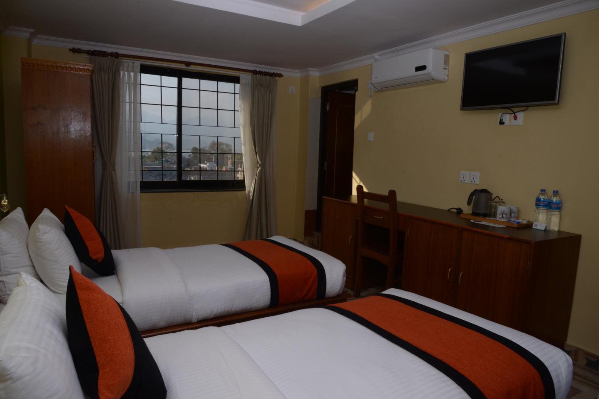Hotel Raniban Arcade Pokhara Bagian luar foto