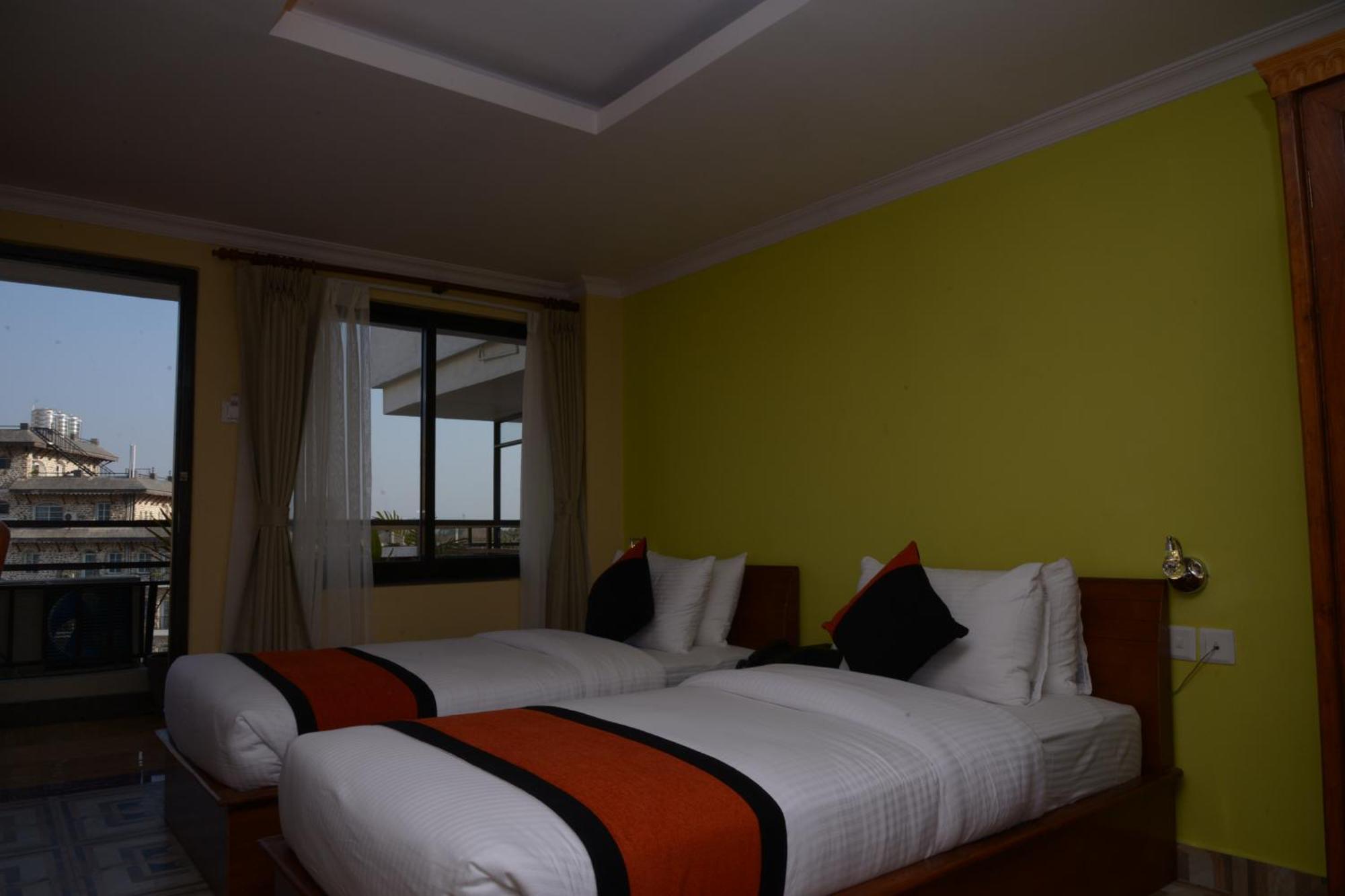 Hotel Raniban Arcade Pokhara Bagian luar foto