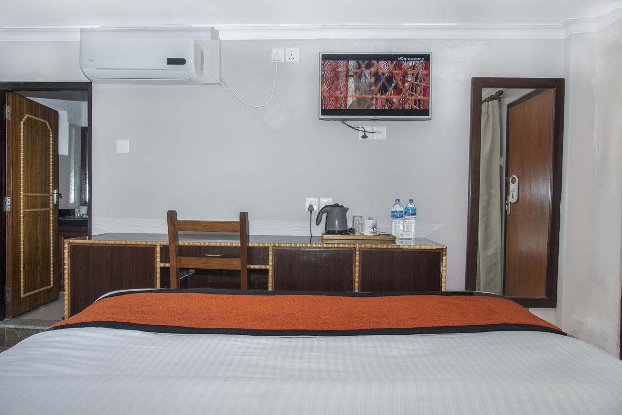 Hotel Raniban Arcade Pokhara Bagian luar foto