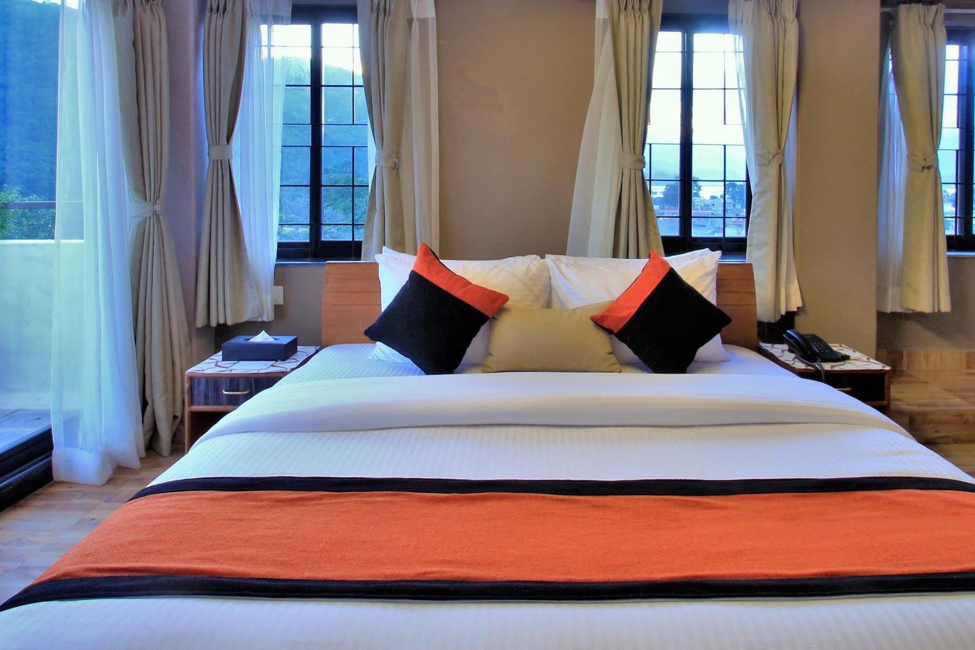 Hotel Raniban Arcade Pokhara Bagian luar foto